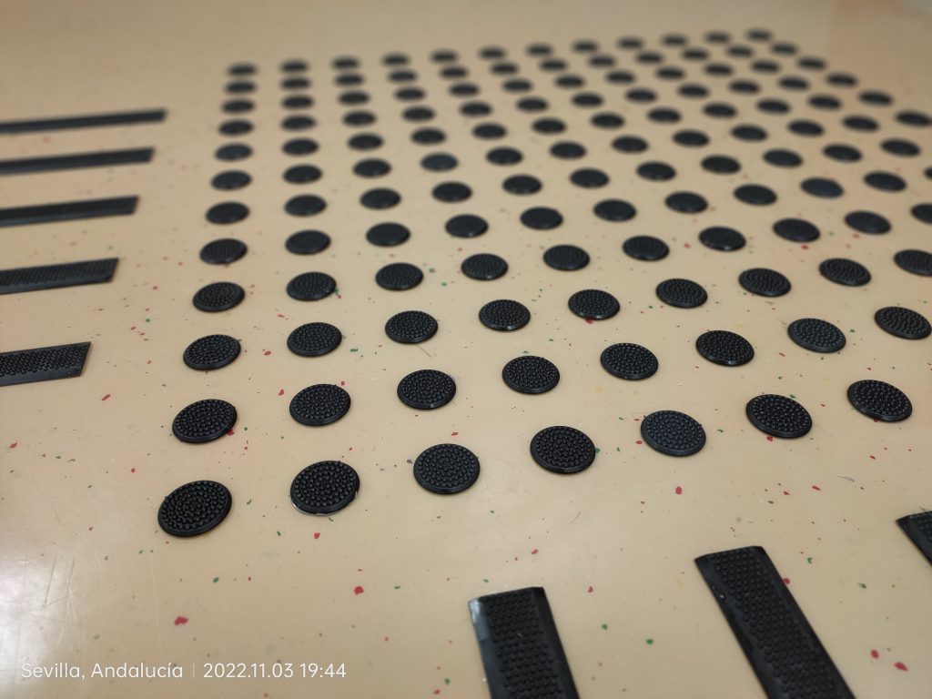Instalación. Botón podotactil