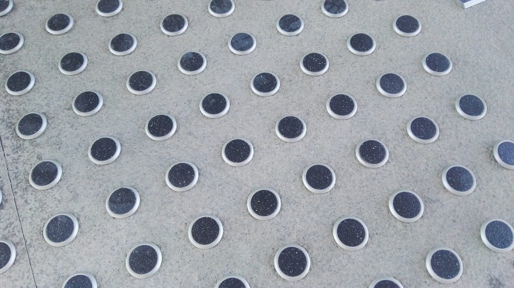  Instalación. Botón podotactil