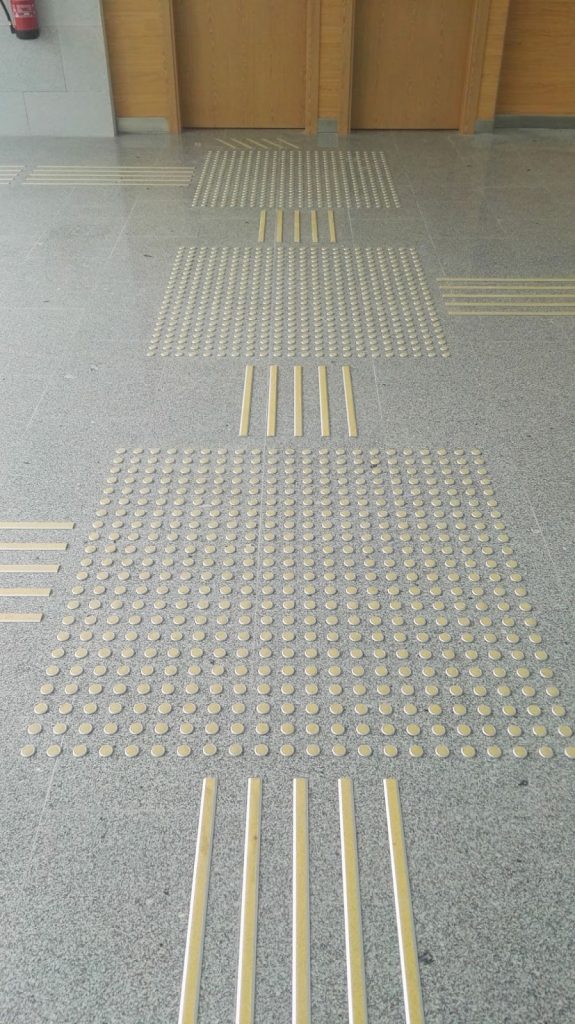 Instalación. Botón acero inoxidable inserto color amarillo